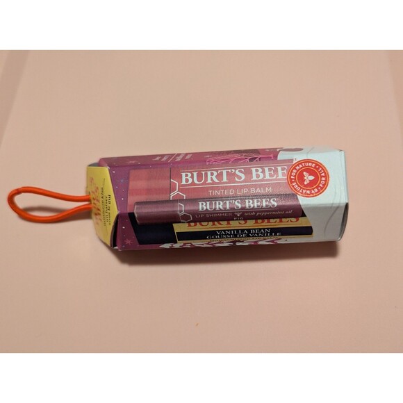 Burt's Bees Mistletoe Kiss Bee Merry Lip Set Red Lip Balm Shimmer - Picture 1 of 7